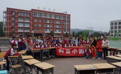 的学雷锋文化志愿者进乡村学校少年宫活动在修文县扎佐中学成功开展
